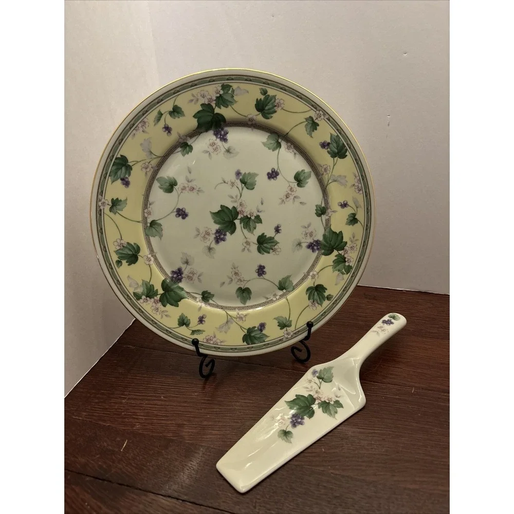 Vintage Andrea By Sadek Cake Plate And Server Floral, Grapes, Leaves‎